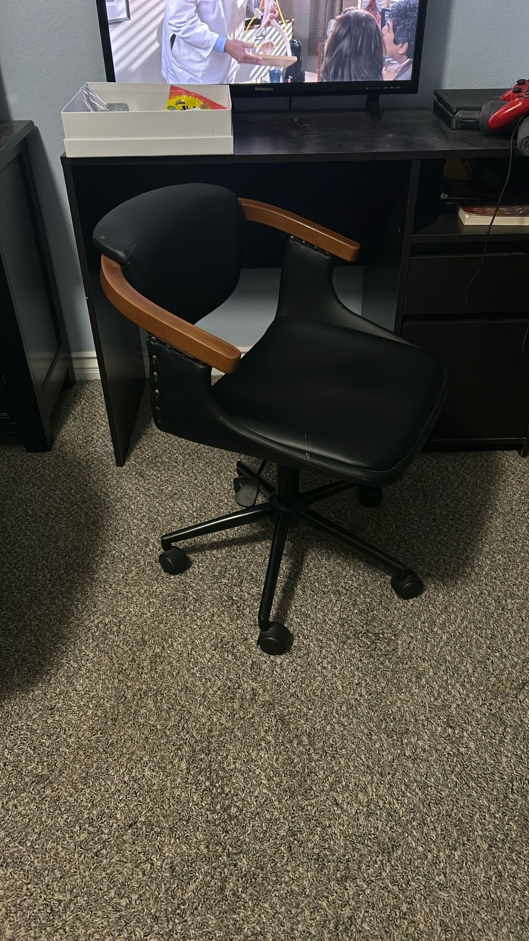 OFFICE CHAIR