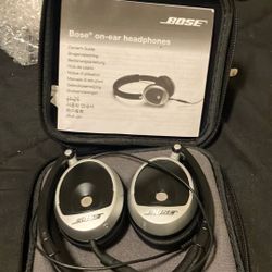 Bose Headphones Like New And Sound Great 