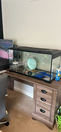 Huge Reptile Tank, Used like New! Hamster or Reptiles! Cannot hold water! 50-55Gallon!