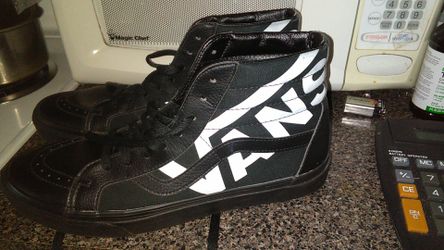 Like new vans leather sneakers excellent condition size 11/1/2
