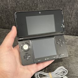 Nintendo 3ds Grey with Charger