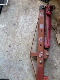 Hydraulic engine hoist