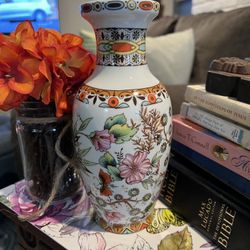 Vintage Porcelain Vase With Chinoiserie Design