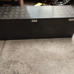 Truck tool box
