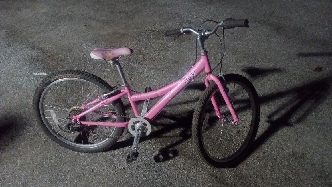 Trek 220 MTB 24 Inch Wheels 7 Speeds Awesome Bike