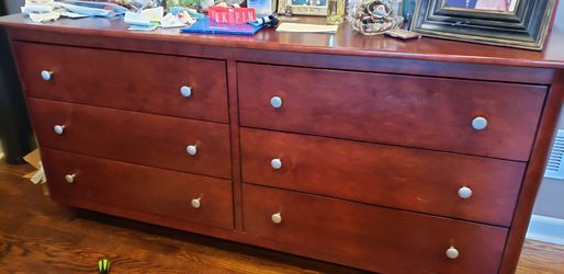 Bedroom dresser, chest of drawers and 2 night stands.