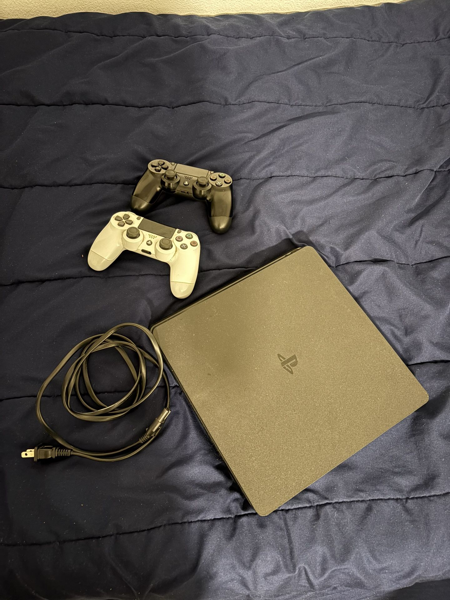 PS4 (875GB)