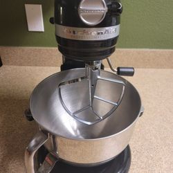 KITCHEN AID MIXER 6 QUART