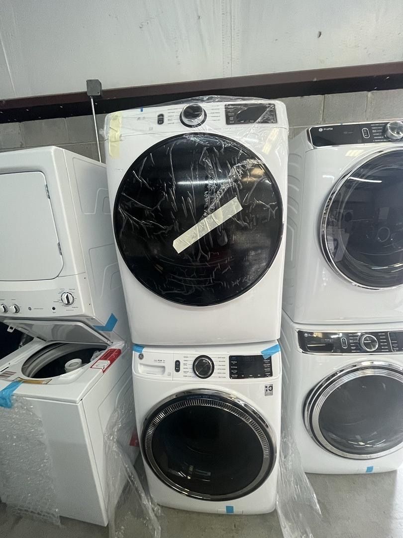 New GE Washer and Dryer Set (GAS)