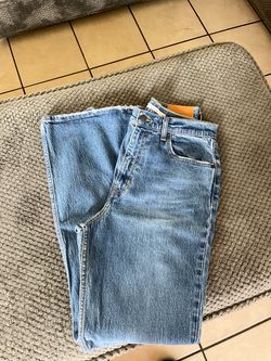 Women Levi Jeans