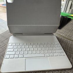 Apple Magic Keyboard iPad Pro 12.9” - A2480