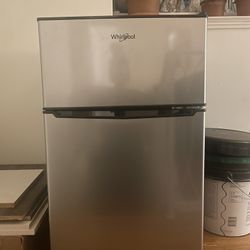 Mini Fridge WHIRPOOL 