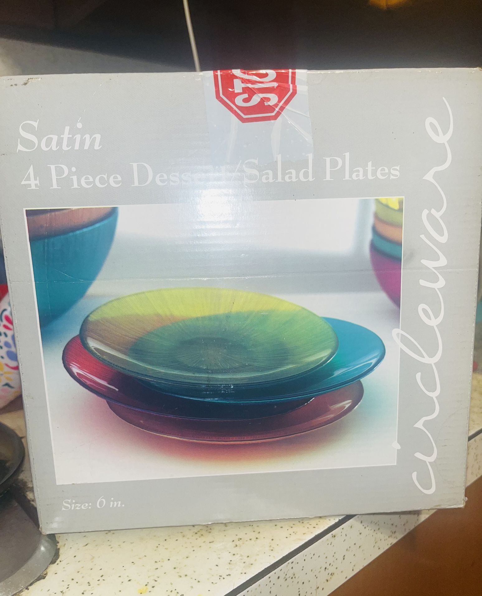 New salad/dessert plates Set