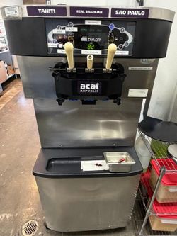 Taylor soft serve machine 2 hoppers, 3 flavors