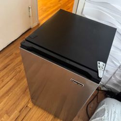 Magic Chef Mini Fridge 