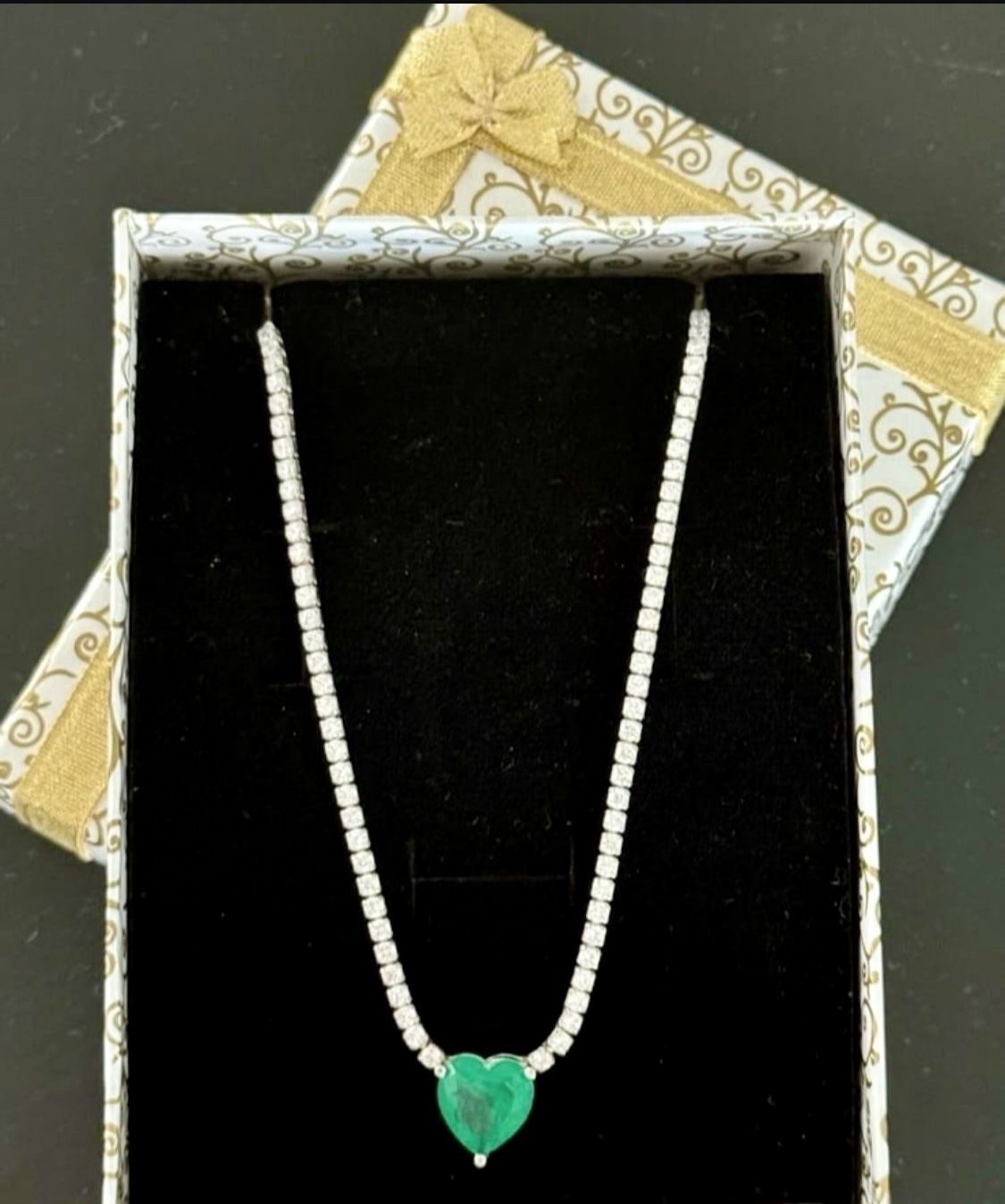 925 Sterling Silver green emerald heart shaped pendant tennis rhinestone necklace In excellent like new condition Marked 925 Adjustable chain