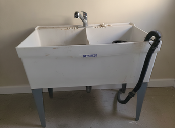E.L. Mustee Utilatwin Double-Basin Laundry Tub with Faucet, Working