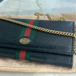 Gucci Purse  Genuine With Certificate Of Authenticity High Retail Item. Super Clean With Gucci Bag Retail $1495.00