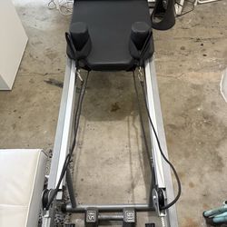 Foldable Pilates Reformer 330.5lb Capacit...