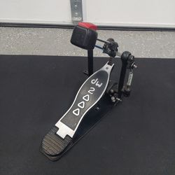 DW 2000 Bass Drum Pedal **Located In Upland**