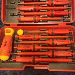 Felo E-Smart 14 piece Square 2 Set - Slotted, Phillips, Square, Torx Tip Insulated Blades with 2 Handles