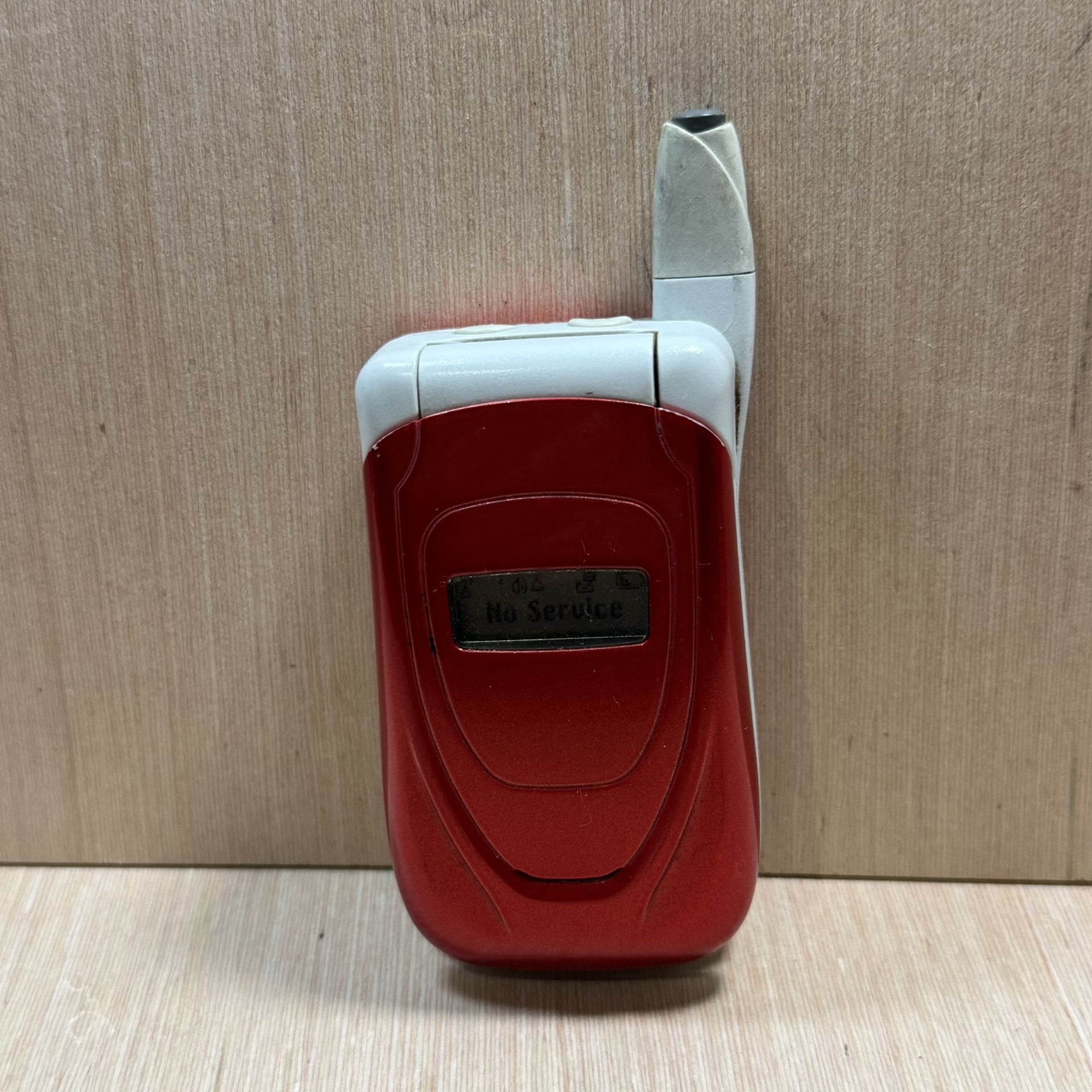 Motorola series i450-Red & Gray (Boost Mobile) Flip Phone Preowned No Charger!!