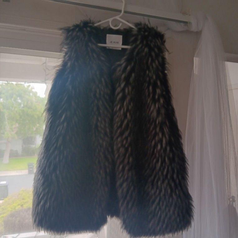 JE SUIS FAUX FUR VEST ONE SIZE (L) $40..00/OBO