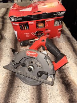 Milwaukee FUEL 2834-20 M18 Circular Saw 7 1/4 Brushless 18V 18 Volt W/ Blade
