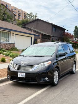2014 TOYOTA SIENNA XLE AWD