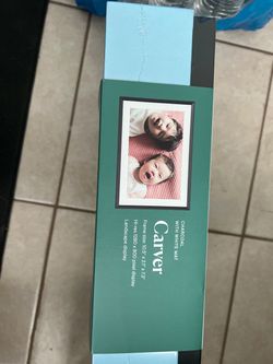 Aura Carver 10.5” Digital Photo Frame – New In box