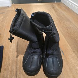 Size 9 Snow Boot - $80 New
