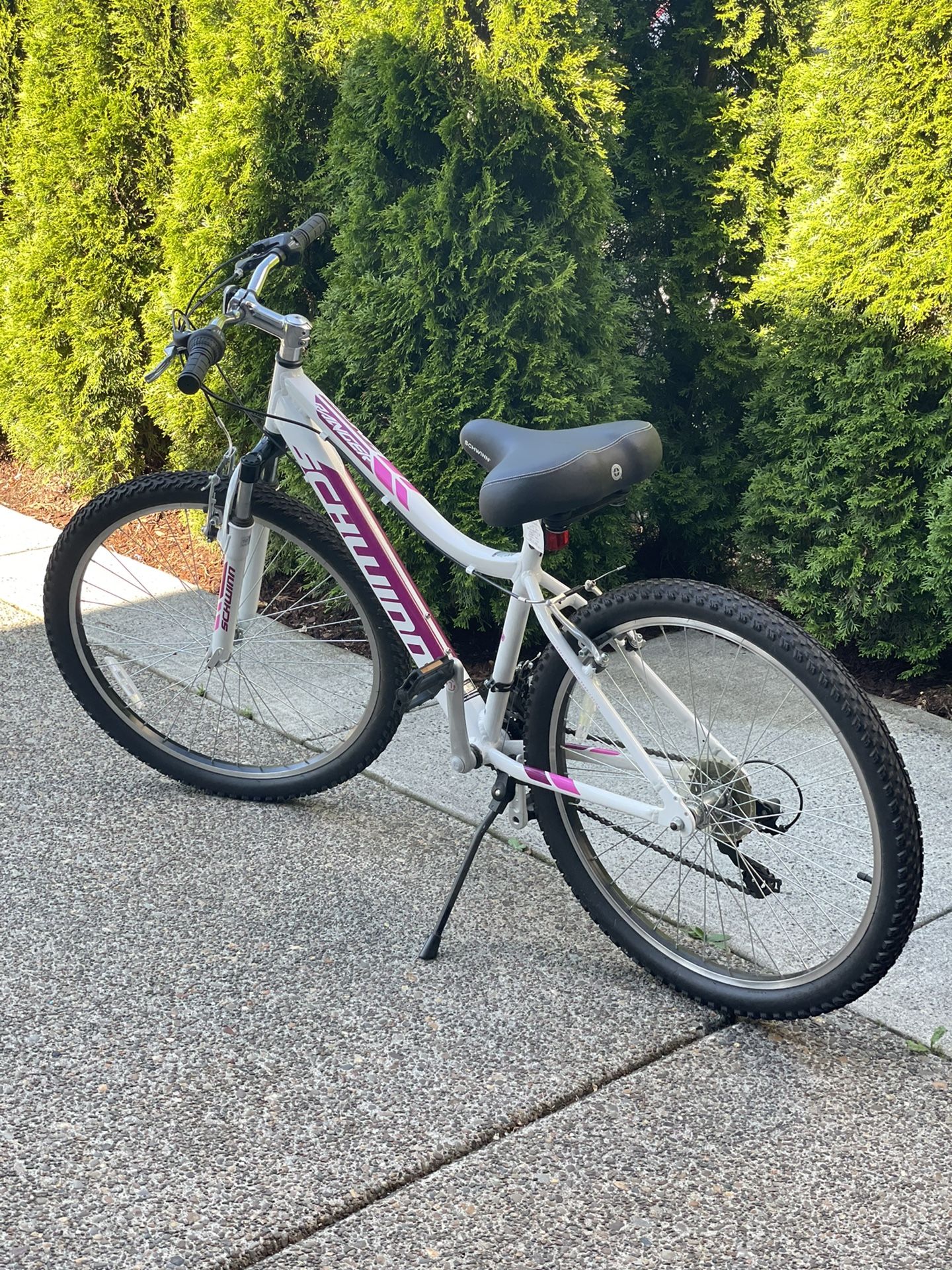 Like New Womens Bike with new seat
