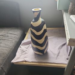 Beautiful Cream And Brown Zebra Pattern Dry Flower Vase