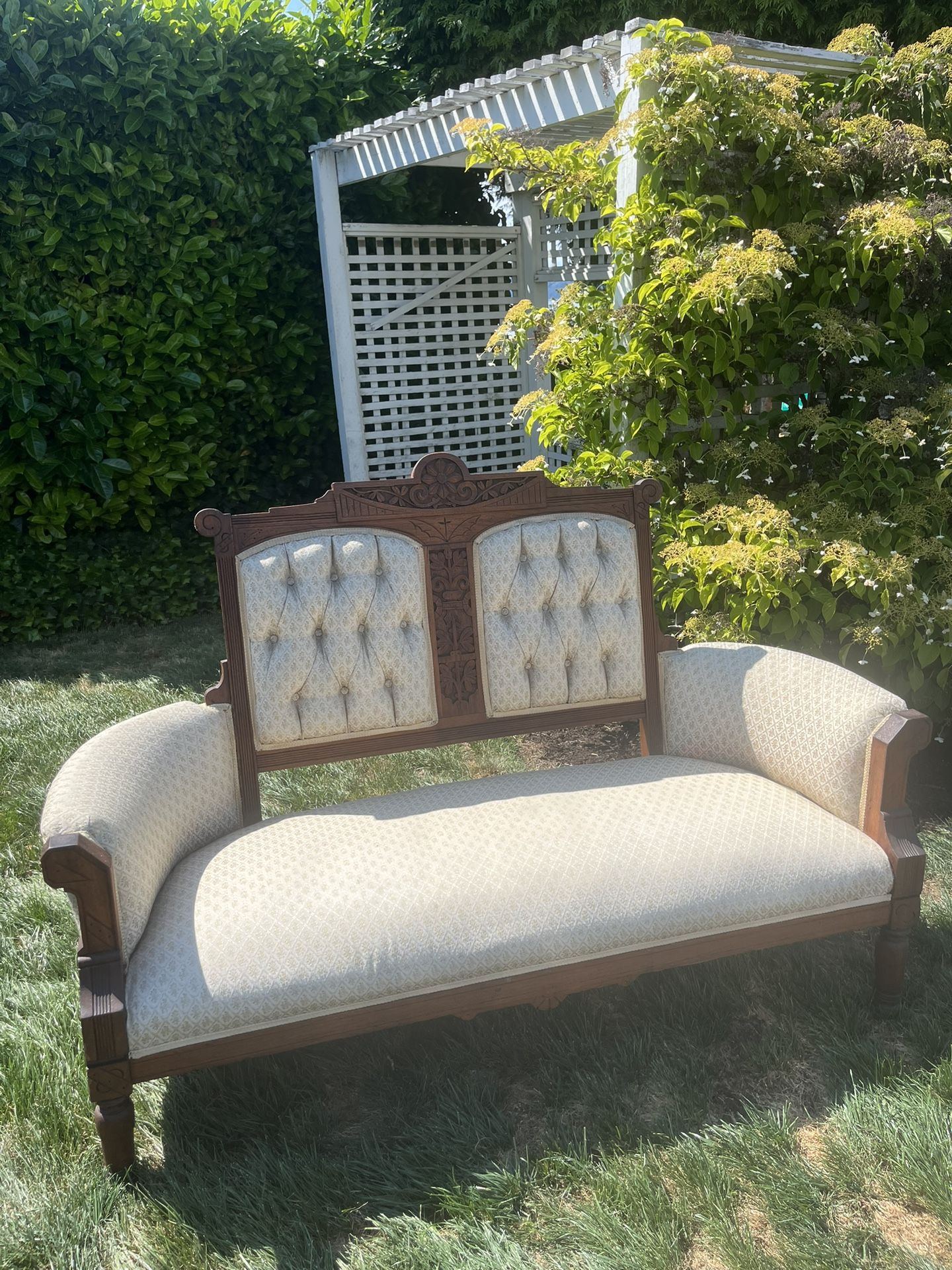 Antique 1880’s Victorian Settee Loveseat Parlor Sofa