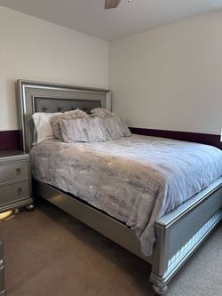 Queen size bedroom set