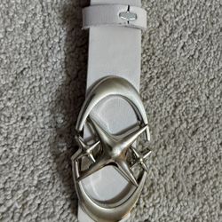 Very Nice White Belt With Cool Design 