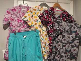 Ladies nurse scrubs medium lot of 30 all for $70
