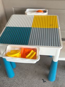 Legos table/ 2 chairs