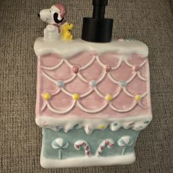 Snoopy Christmas Gingerbread House Dispenser