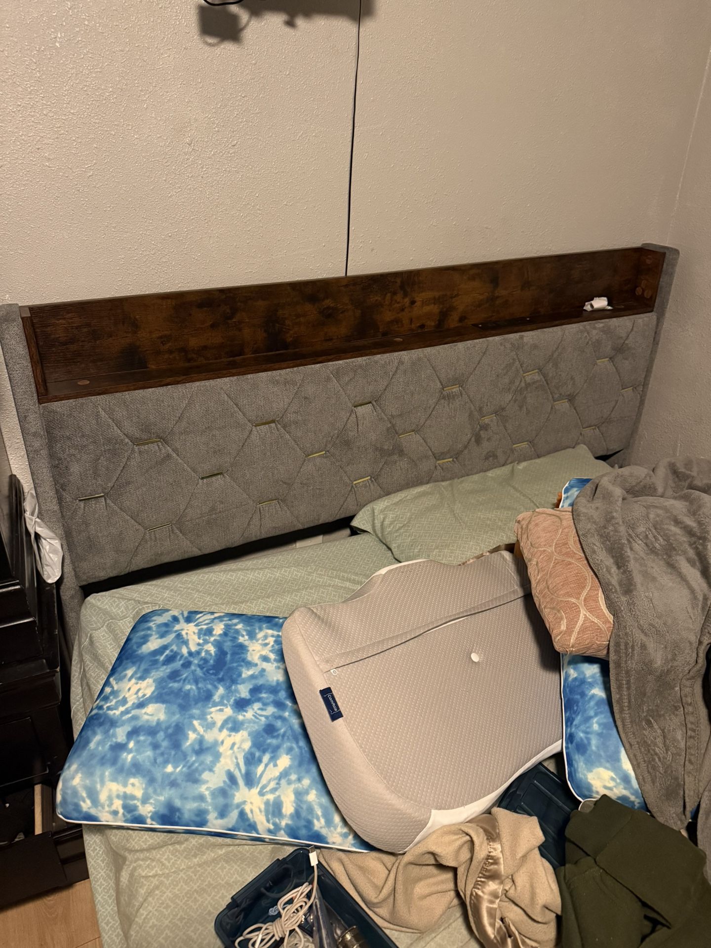 queen bed and matress