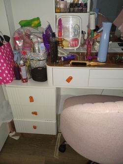 Girl vanity