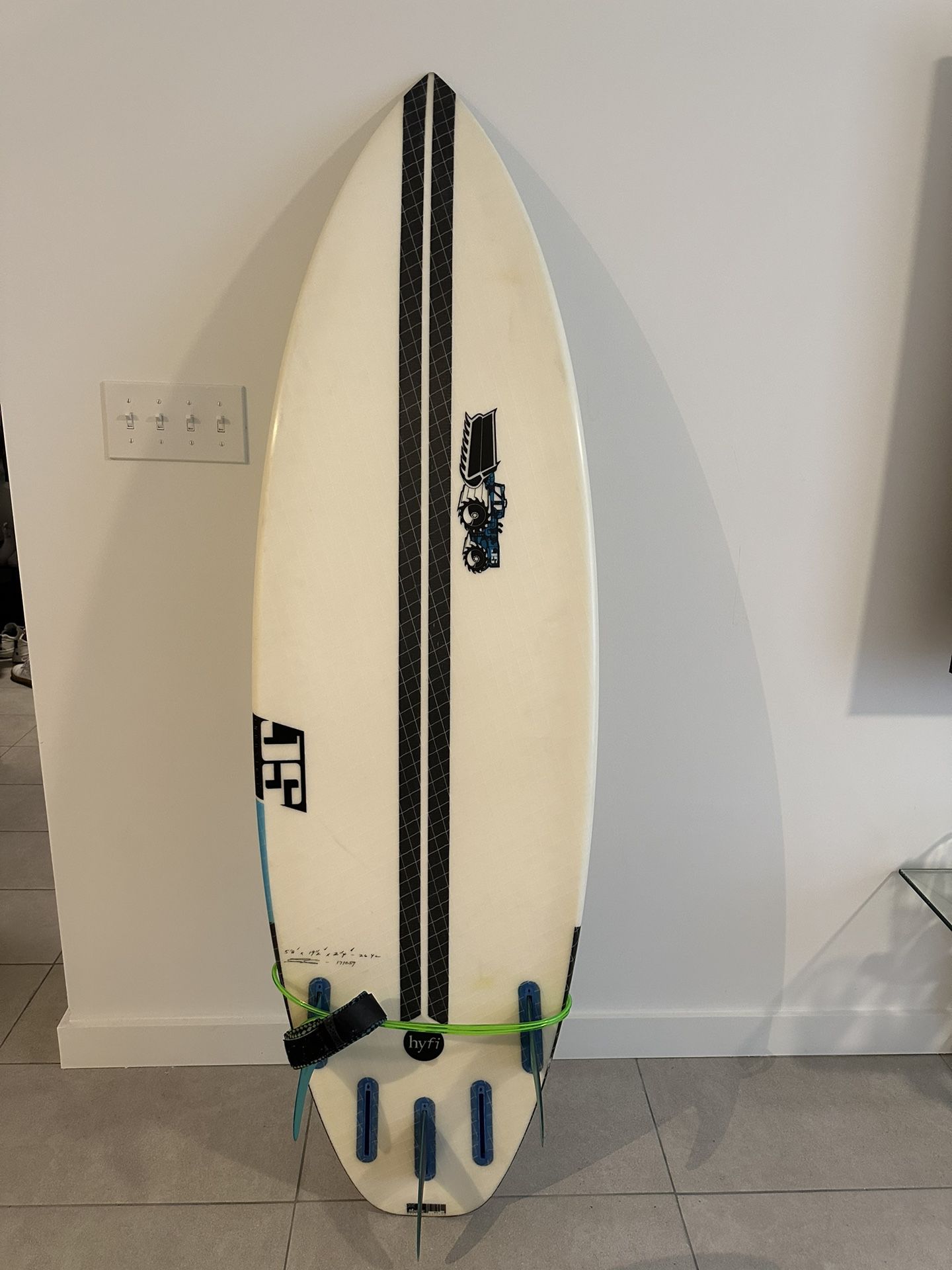 5’8” JS Blak Box II Surfboard 