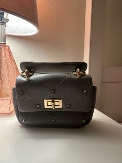 Small blue bag with gold chain