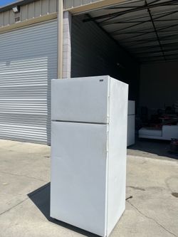 Hotpoint Refrigerator (Delivery 🛻 Available)