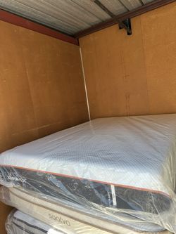 Brand New Queen Size 12β Tempur Pedic - Pro Adapt Firm Mattress!
