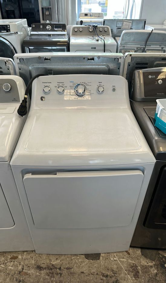 White Electric Dryer with Large Capacity