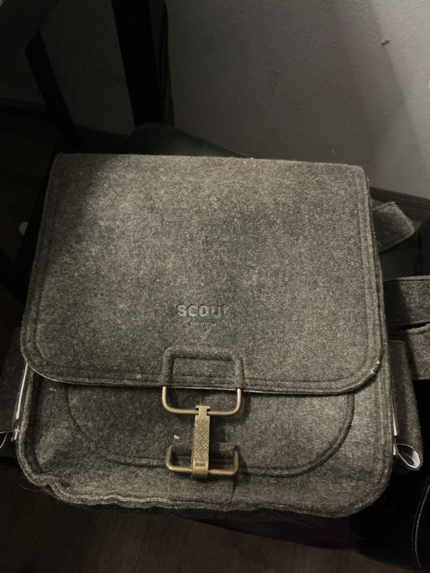 SCOUT By PPB Heather Gray Felt Diaper Bag Messenger Style Petunia Pickle Bottom