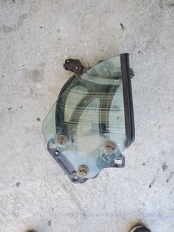 96 - 99 MITSUBISHI ECLIPSE SPYDER SELLING RIGHT REAR  PASSENGER QUARTER GLASS WITH RAIL