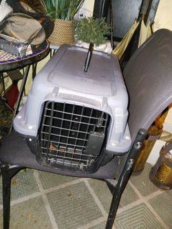 2 NEW SMALL PET CRATES GD CATS OR PUPPY 10 EACH FIRM LOOK MY POST ALOT ITEM