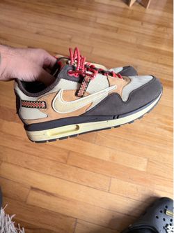 Air max travis scott size 10